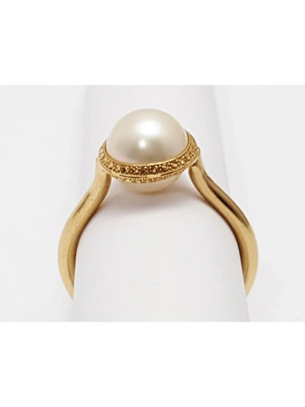 Beautiful 18K Karat Yellow Gold Designer Diamond Cut Pearl Ring - Size 9.75